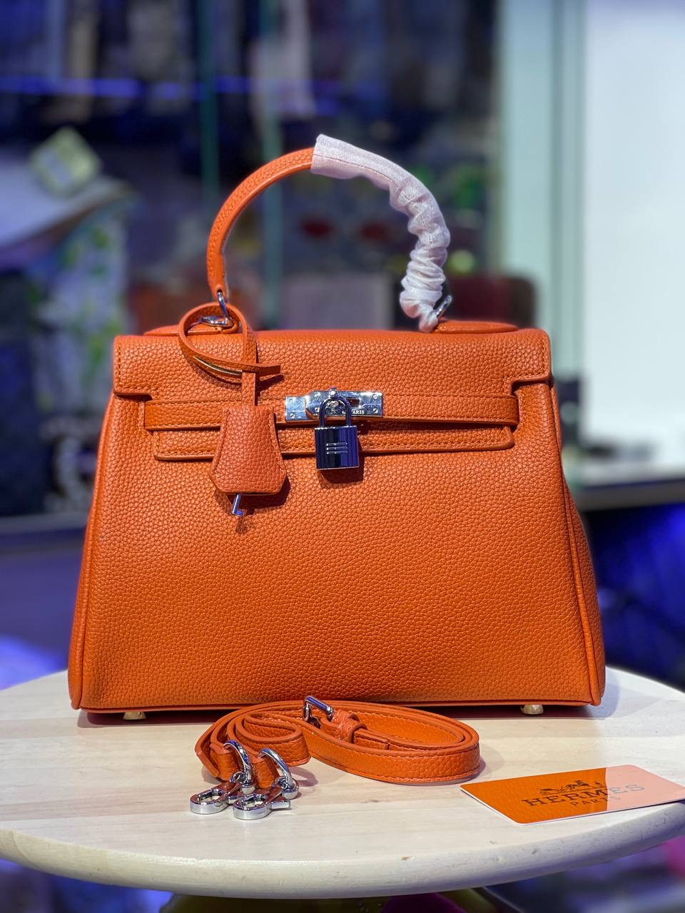 SAC HERMÈS KELLY RETOURNE EN
VRAI CUIR ORANGE