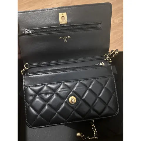 CHANEL
Sac bandoulière Wallet on Chain Chanel  Noir