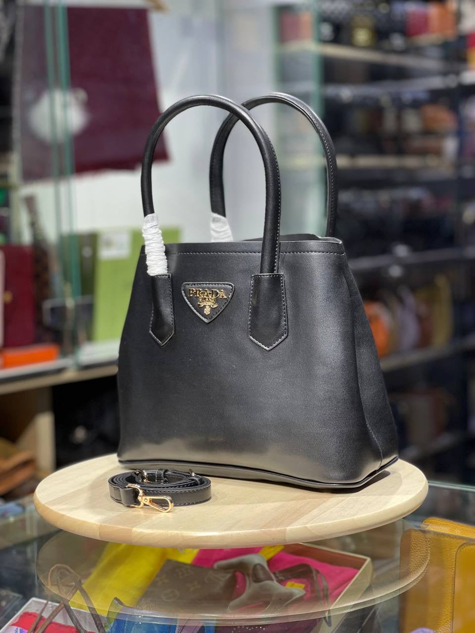 Sac a main Prada en cuir noir