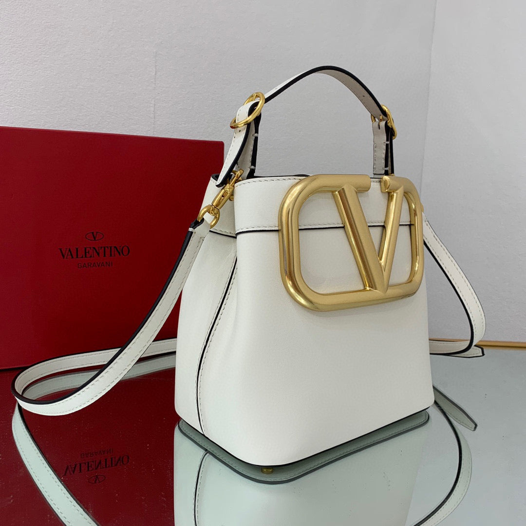 VALENTINO GARAVANI Sac seau SUPERVEE en cuir