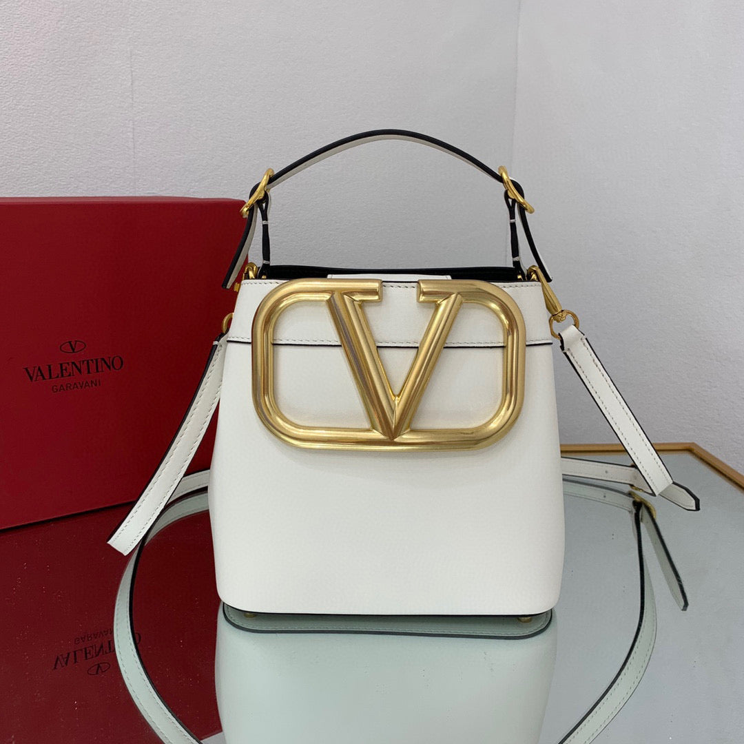 VALENTINO GARAVANI Sac seau SUPERVEE en cuir