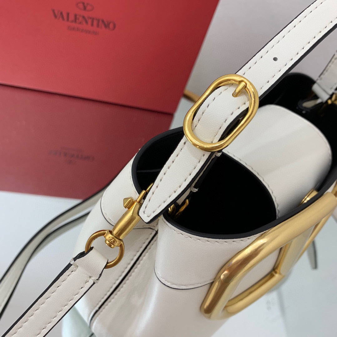 VALENTINO GARAVANI Sac seau SUPERVEE en cuir