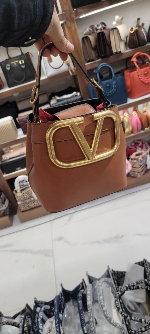 VALENTINO GARAVANI
Sac seau SUPERVEE en cuir