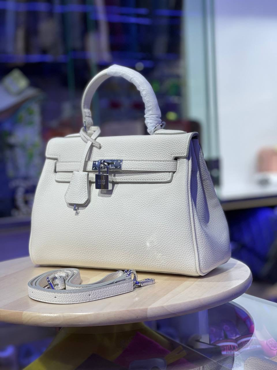 SAC HERMÈS KELLY RETOURNE EN VRAI CUIR BLANC