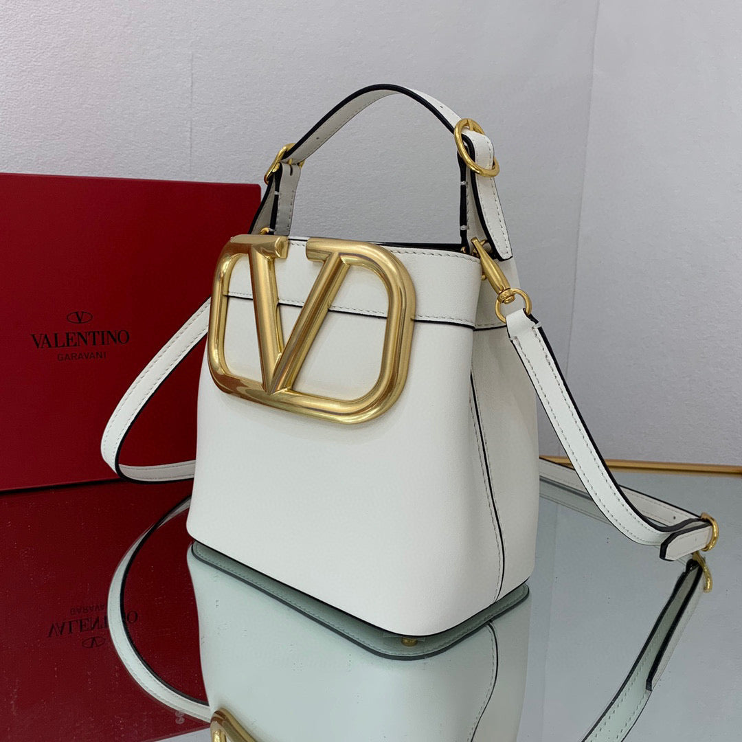 VALENTINO GARAVANI Sac seau SUPERVEE en cuir