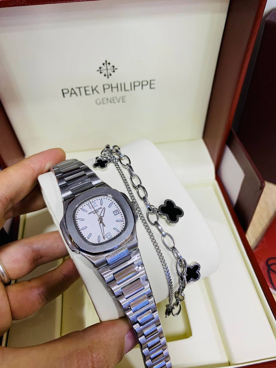 Montre Patek Fond Blanc Pour Femme