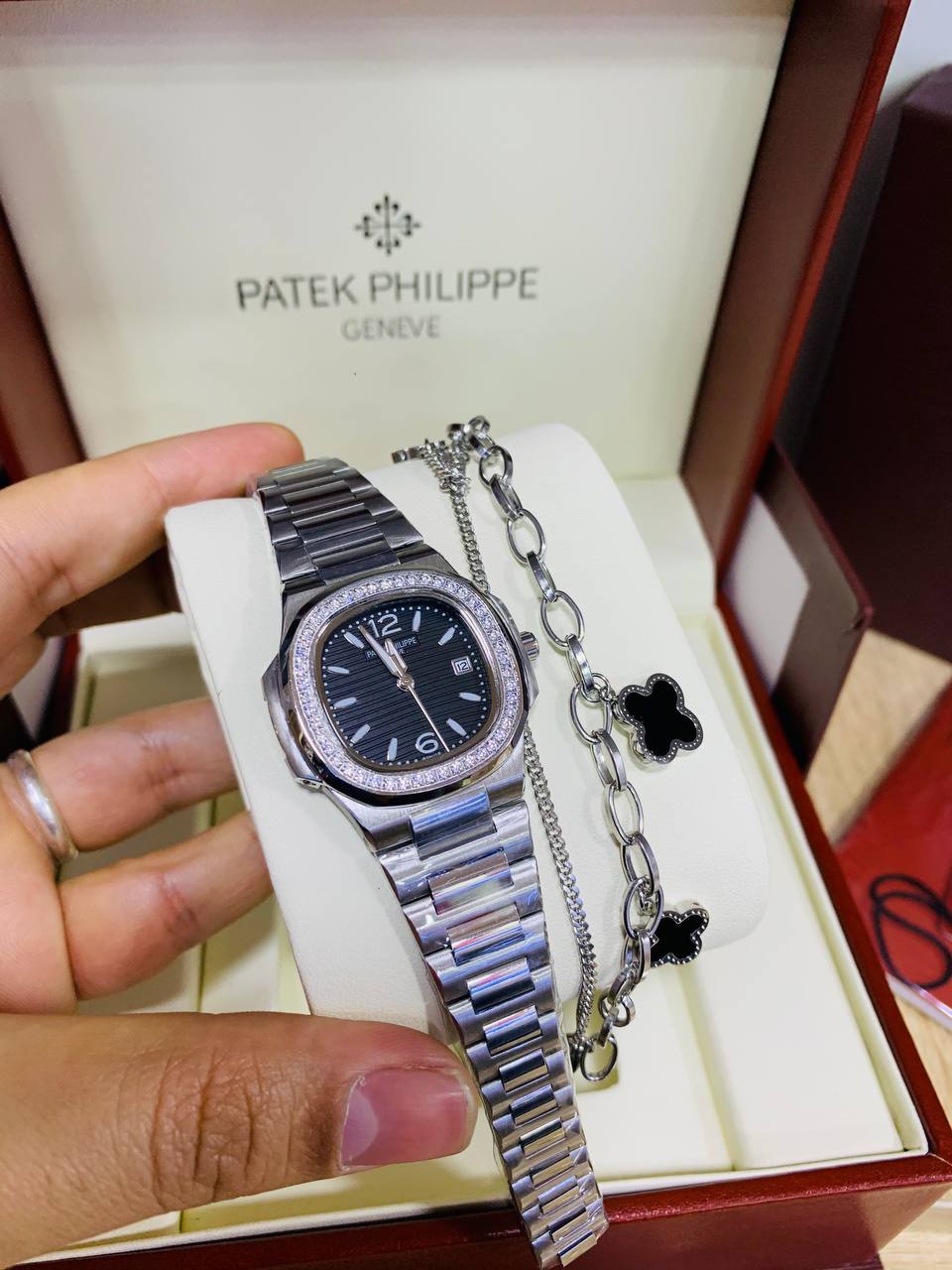 Montre Patek Fond Noir Pour femme