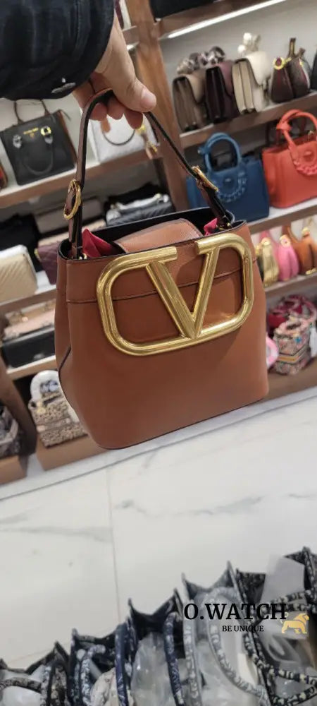 Valentino Garavani Sac Seau Supervee En Cuir